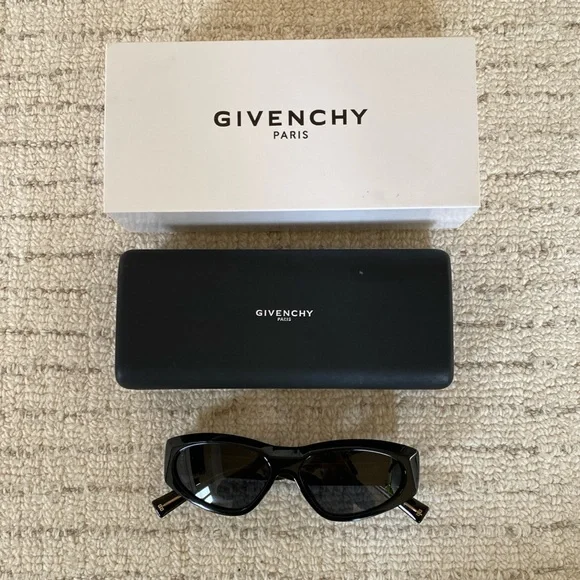Authentic Givenchy Black Sunglasses with Case Authentic Givenchy Sunglasses With Case | eBay main image 3